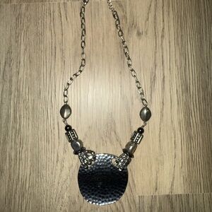 ⭐️Elegant Silver and Black Necklace⭐️‎